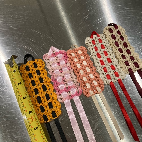 Crocheted book marks with ribbon - Picture 1 of 3